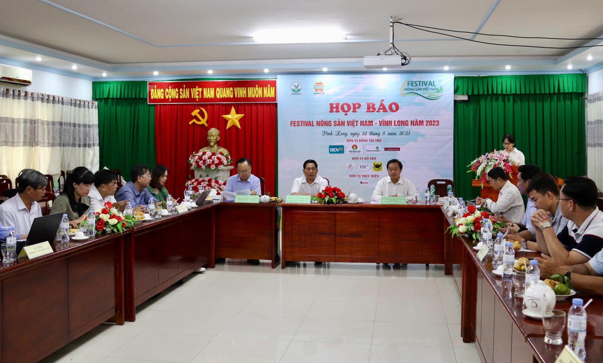 Quang cảnh buổi họp báo.