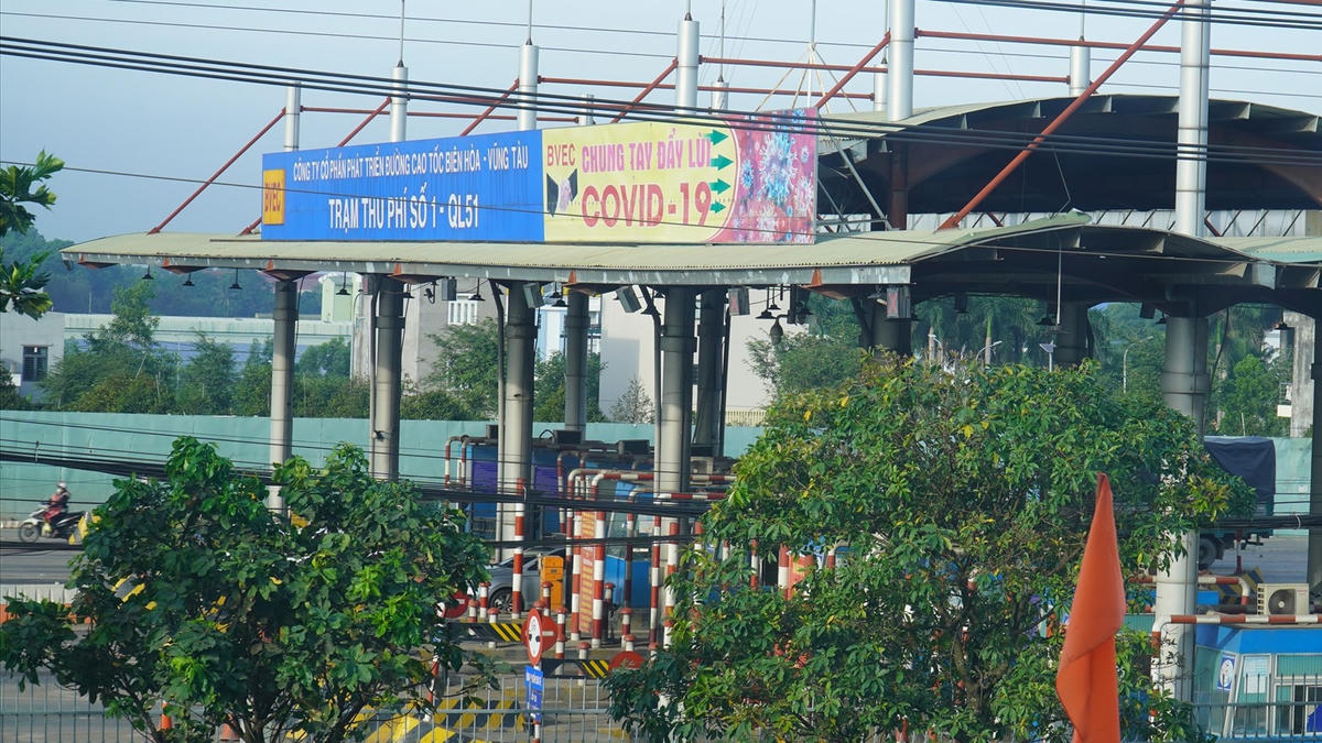 Trạm thu phí T1, phường Tam Phước, thành phố Biên Hòa (Đồng Nai) trên Quốc lộ 51 tạm dừng thu phí.