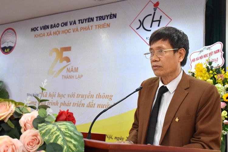 TS Lưu Hồng Minh, nguyên Trưởng khoa Xã hội học, Học viện Báo chí và Tuyên truyền.