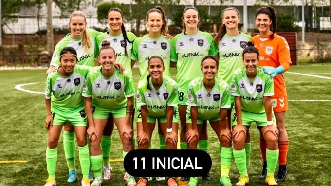 Huỳnh Như (góc trái ở dưới) đá chính trong trận đấu của Lank FC gặp Ovarense.