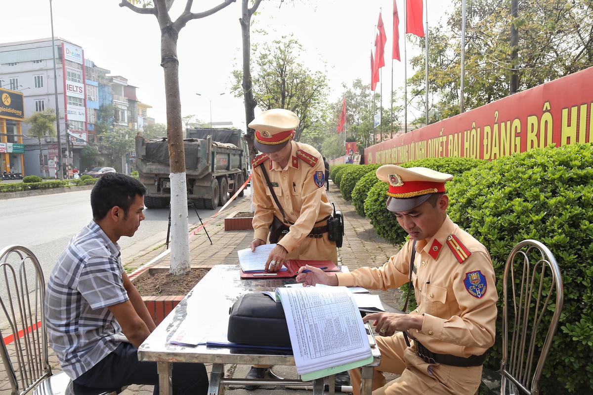 Theo số liệu thống kê của Phòng CSGT Công an TP Hà Nội, từ đầu năm 2023 đến nay, lực lượng CSGT đã xử lý 1.732 trường hợp ô tô chở quá khổ, quá tải, cơi nới thành thùng (riêng Phòng CSGT đã xử lý 787 trường hợp), phạt tiền hơn 4 tỷ đồng. 