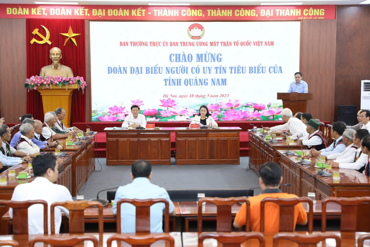 Phó Chủ tịch - Tổng Thư ký Nguyễn Thị Thu Hà gặp mặt người có uy tín tiêu biểu tỉnh Quảng Nam
