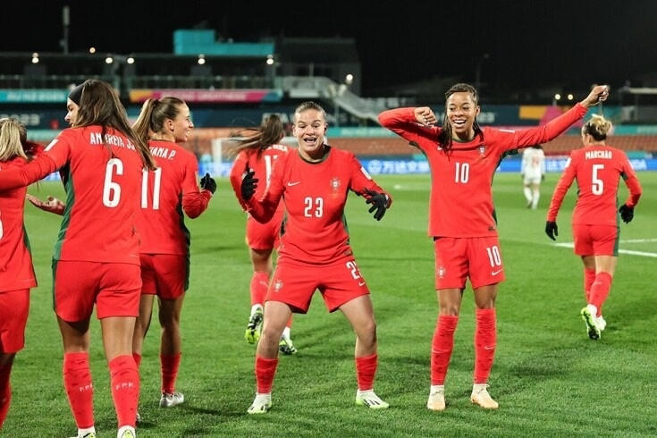 Tuyển nữ Bồ Đào Nha ăn mừng sau khi giành chiến thắng 2-0 trước tuyển nữ Việt Nam (Ảnh: FPF).