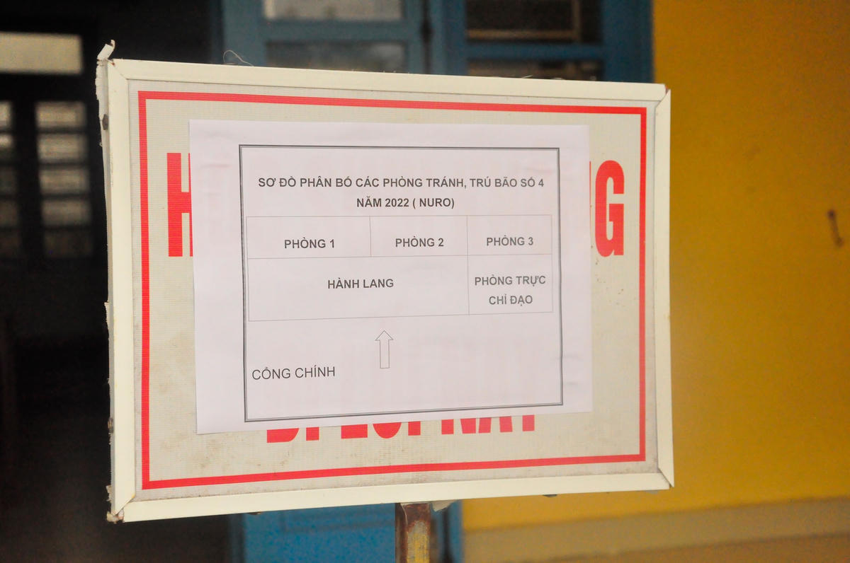 Tại các điểm tránh trú, lực lượng chức năng đã bố trí sơ đồ để người dân thuận lợi hơn khi sơ tán đến đây ở.