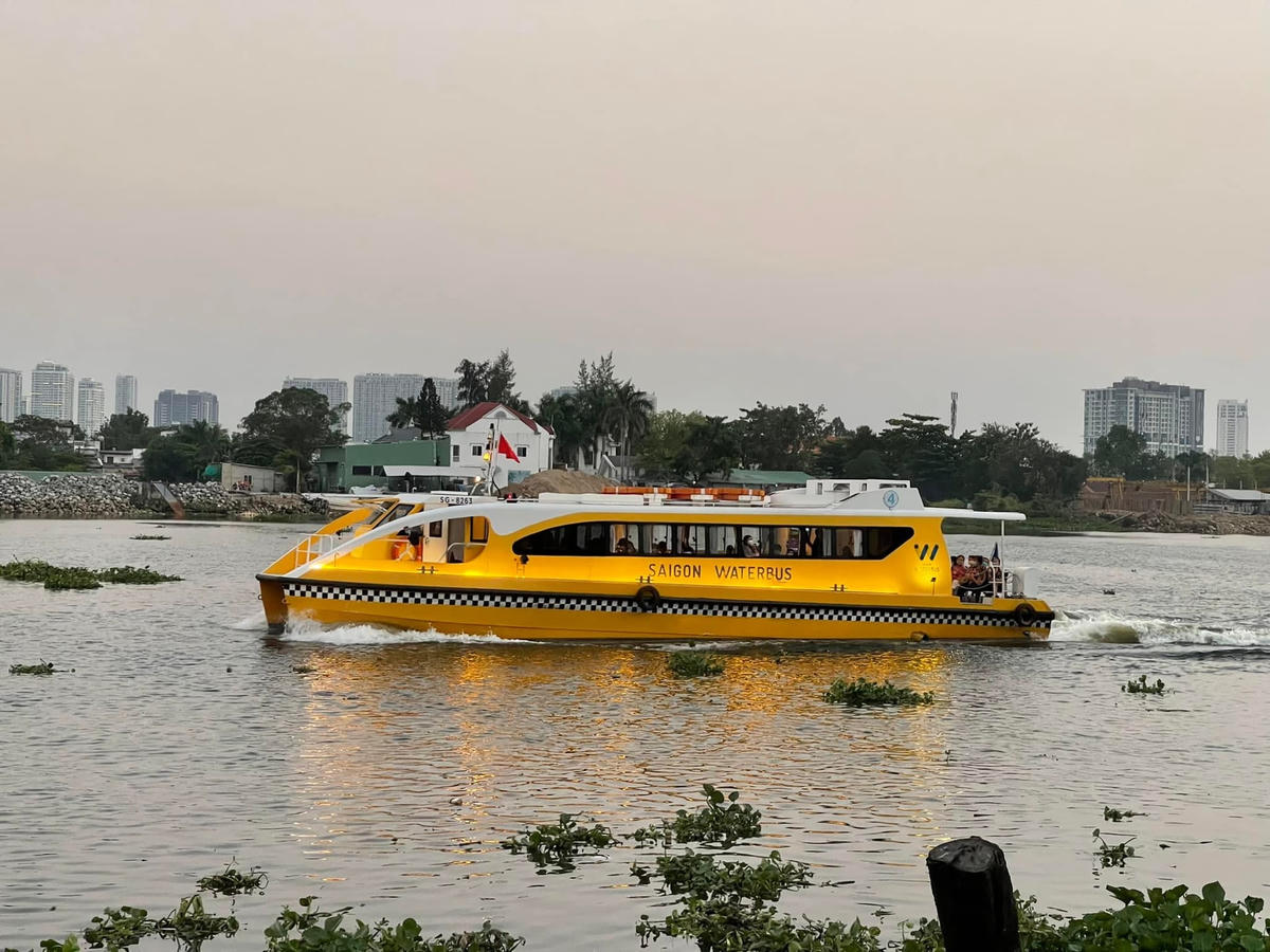 Giao thông vận tải đường thủy ở TPHCM có nhiều ưu thế nhưng chưa được khai thác xứng tầm.