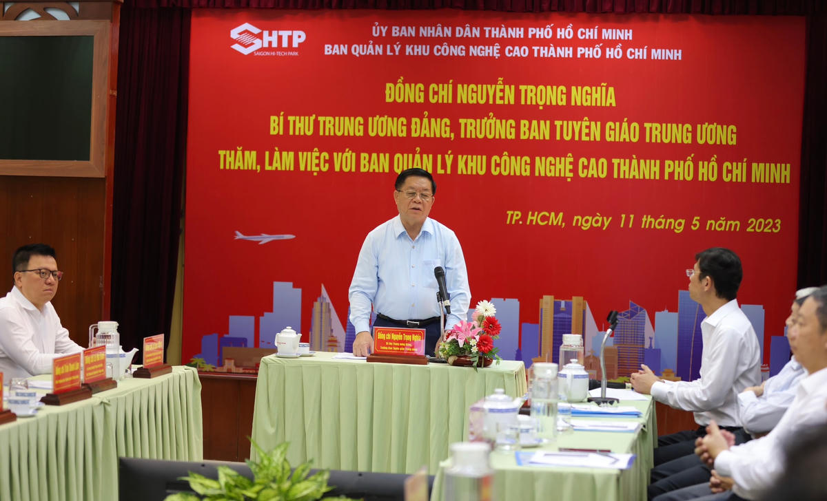 Quang cảnh buổi làm việc.