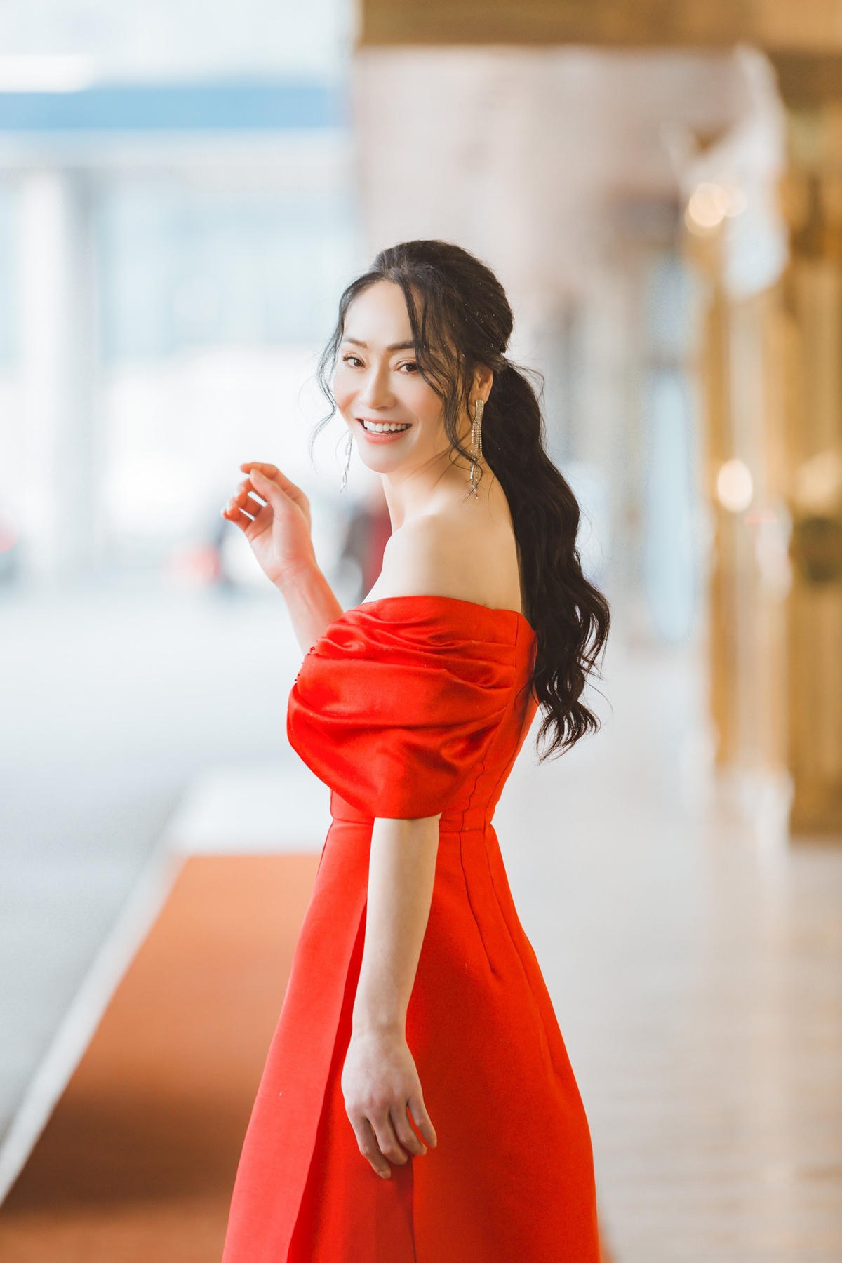 Diễn viên Quách Thu Phương là giám khảo khách mời trong chương trình Của ngon vật lạ tuần này, với chủ đề “Thịt nướng – chẳm chéo”.