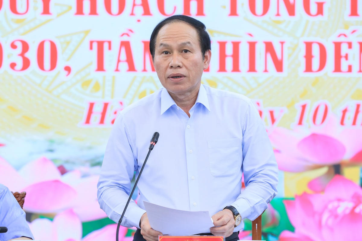 Phó Chủ tịch - Tổng Thư ký Lê Tiến Châu phát biểu tại Hội nghị.