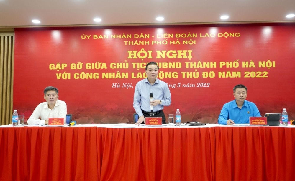 Chủ tịch UBND TP Hà Nội Chu Ngọc Anh đối thoại với CNLĐ Thủ đô.