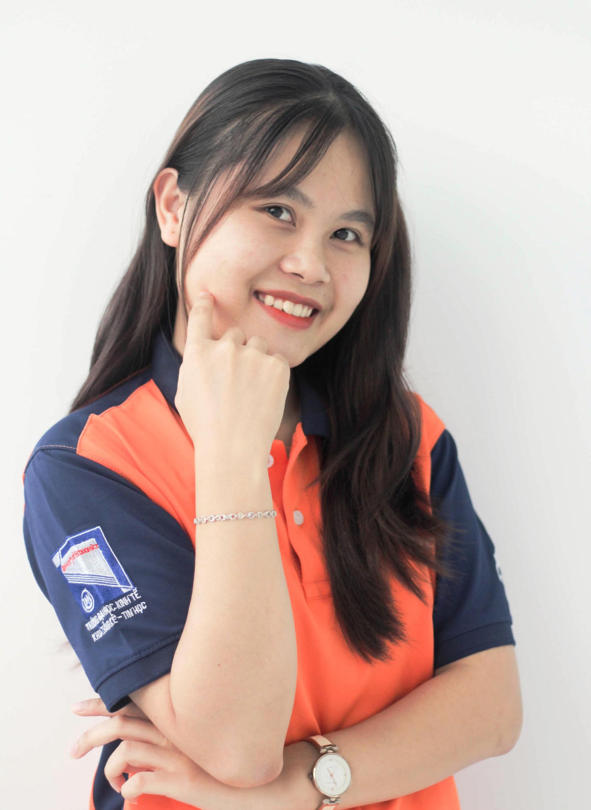 Chị Ngọc đang học đại học nhưng tình nguyện nhập ngũ.