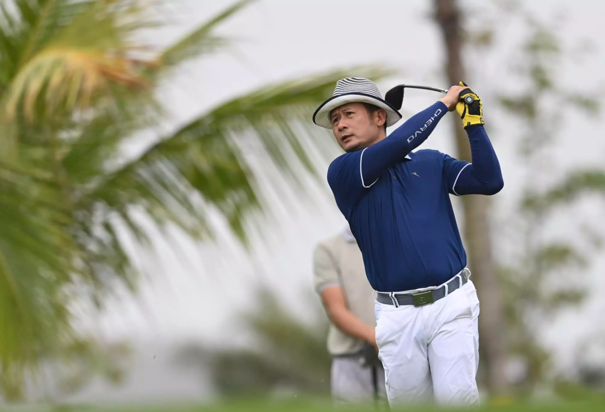 Bằng Kiều có sở thích chơi golf...