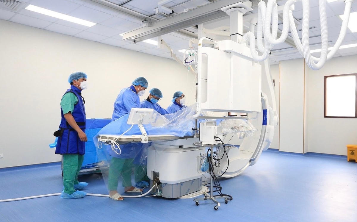 Cứu sống cụ bà 79 tuổi bị truỵ tim mạch