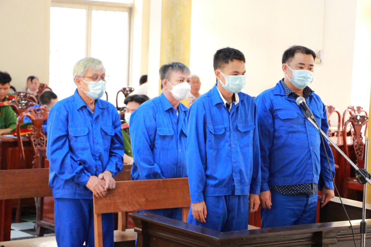 Các bị cáo tại phiên tòa.