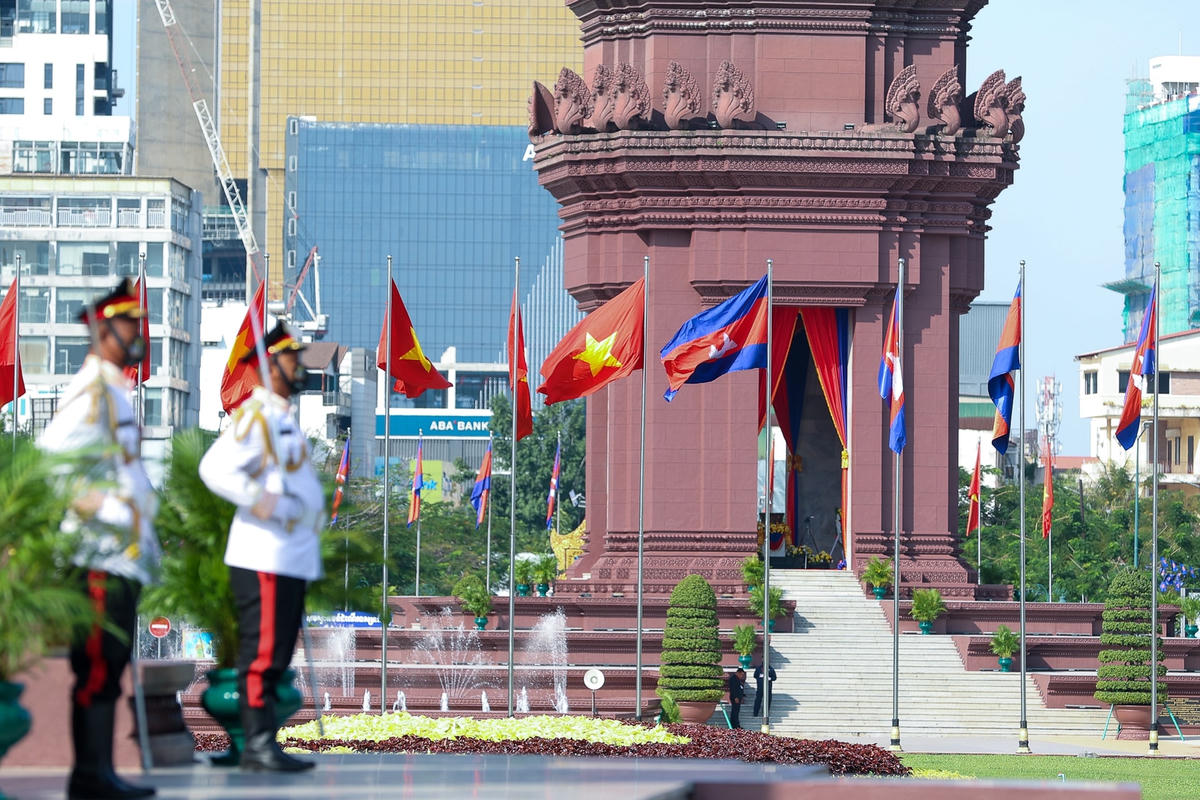 Đài Độc lập là điểm nhấn kiến trúc quan trọng của Thủ đô Phnom Penh. Ảnh: VGP/Nhật Bắc.