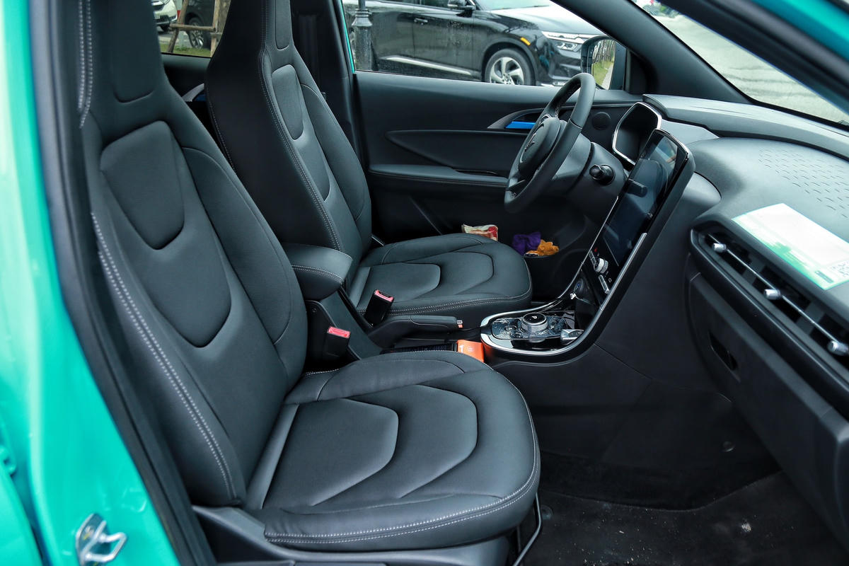 Hình ảnh khoang lái chiếc xe taxi diện.