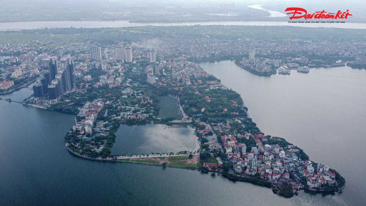 Công trình nhà hát sẽ được xây dựng nổi trên hồ Đầm trị, là điểm nhấn kiến trúc của đồ án quy hoạch chi tiết khu vực trục không gian trung tâm bán đảo Quảng An.