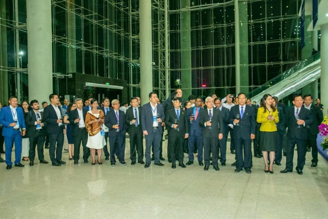 Lãnh đạo tỉnh Bình Dương cùng đoàn công tác Ấn Độ tại buổi gặp mặt tối 25/9/2022.