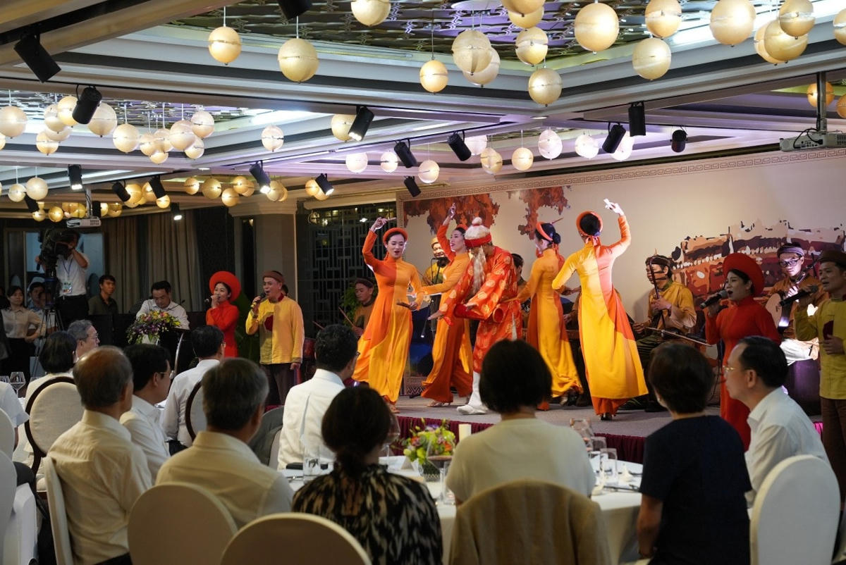 Một tiết mục văn nghệ tại buổi đón tiếp Hoàng thái tử Nhật Bản Akishino và Công nương Kiko.