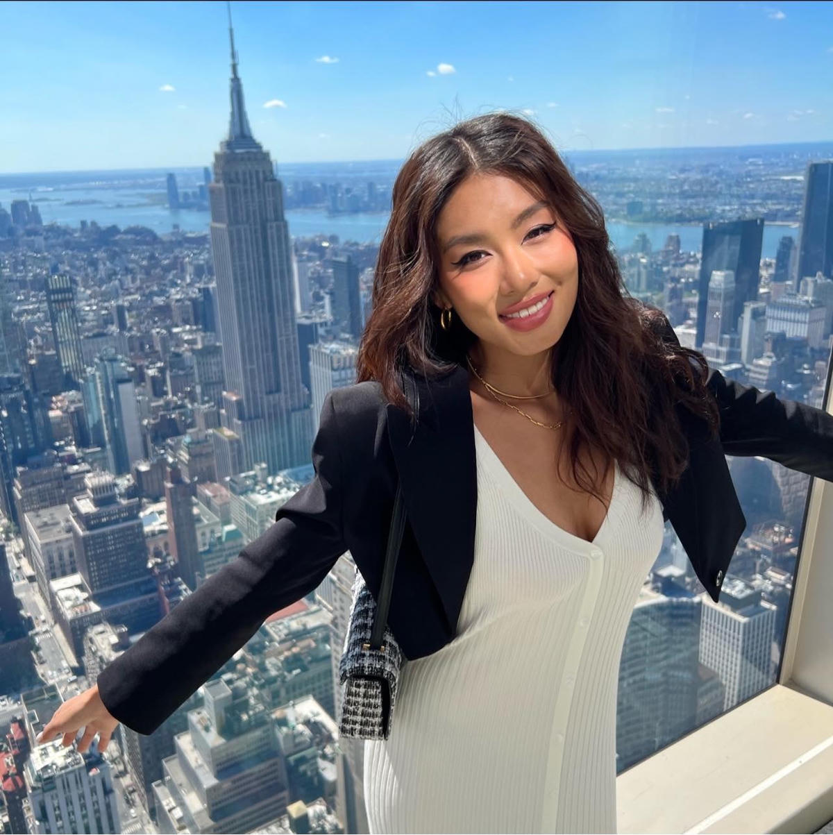 Bước ra từ Hoa hậu Hoàn vũ 2022, Thảo Nhi Lê hiện tập trung cho việc phát triển bản thân và công việc kinh doanh. Việc có tên trong danh sách Top 100 người có gương mặt đẹp là bước đệm để người đẹp phát triển hơn trong lĩnh vực thời trang. 