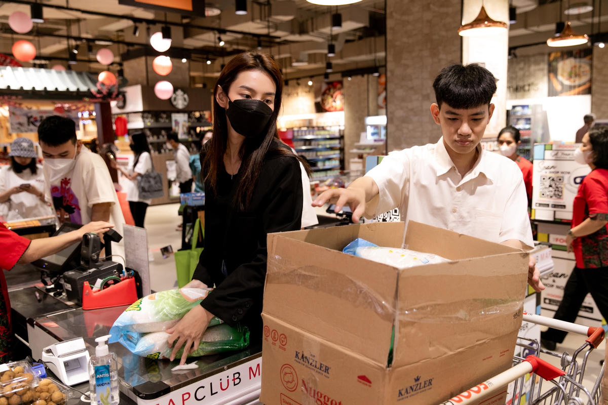 Vừa kết thúc nhiệm kỳ, Thùy Tiên đã lên đường làm từ thiện. 