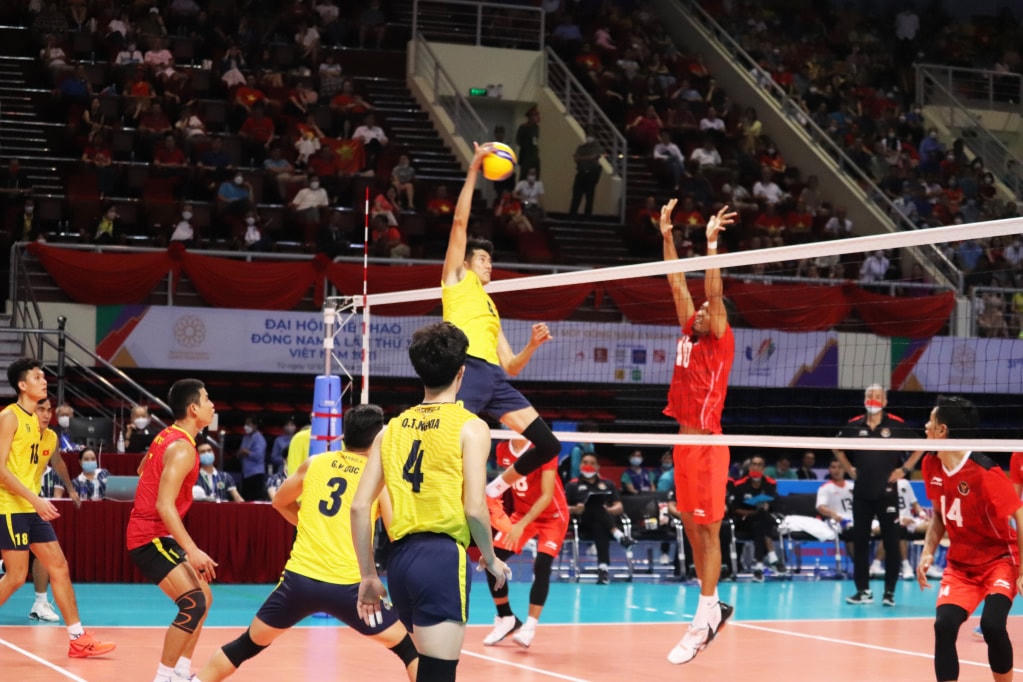 Hai đội tuyển bước vào trận chung kết với quyết tâm cao giành HCV. Ảnh: QMG.