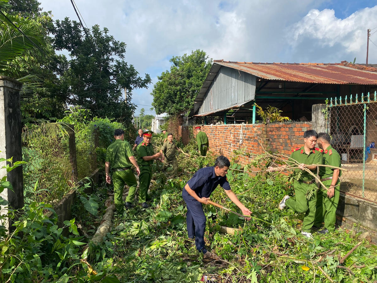Lực lượng vũ trang huyện Thống Nhất tích cực tham gia công tác dân vận tại địa bàn. Ảnh: Mạnh Thìn.