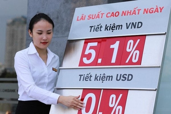 Lãi suất huy động của các ngân hàng tiếp tục ghi nhận xu hướng giảm. Nguồn: Congthuong Online.