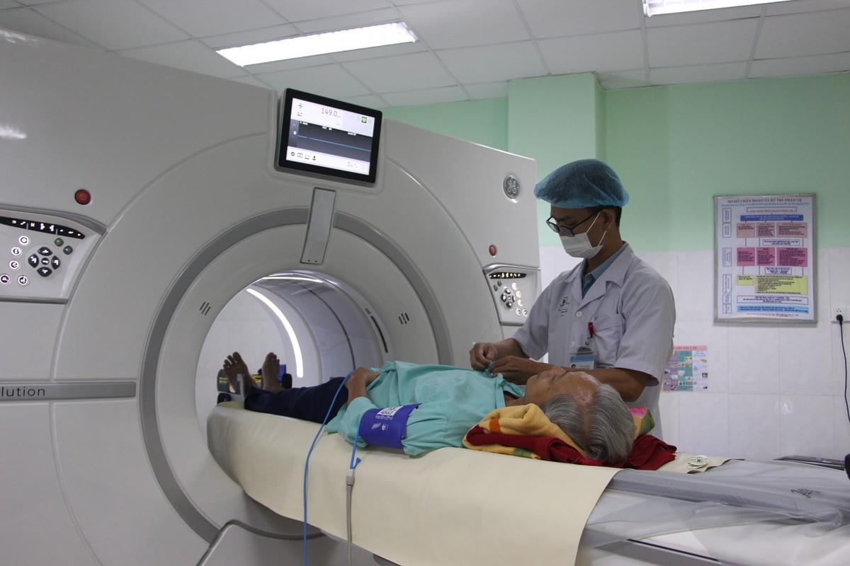 Hệ thống máy chụp CT 512 lát cắt phục vụ bệnh nhân.