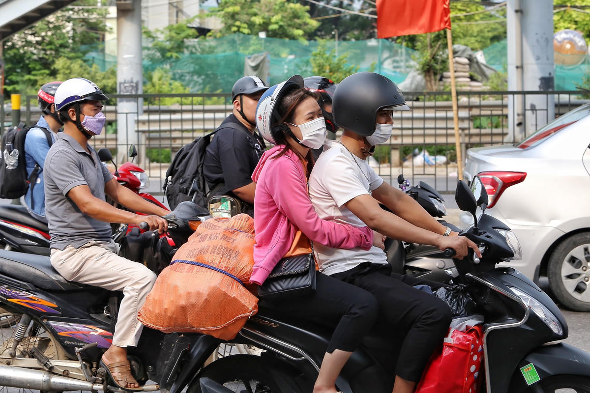Phải di chuyển khá sớm với quãng đường dài, không chỉ có trẻ em ngủ gật mà ngay cả người lớn cũng khá mệt mỏi.