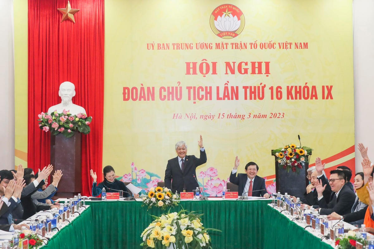Thêm ảnh vào phần cuối tin là 