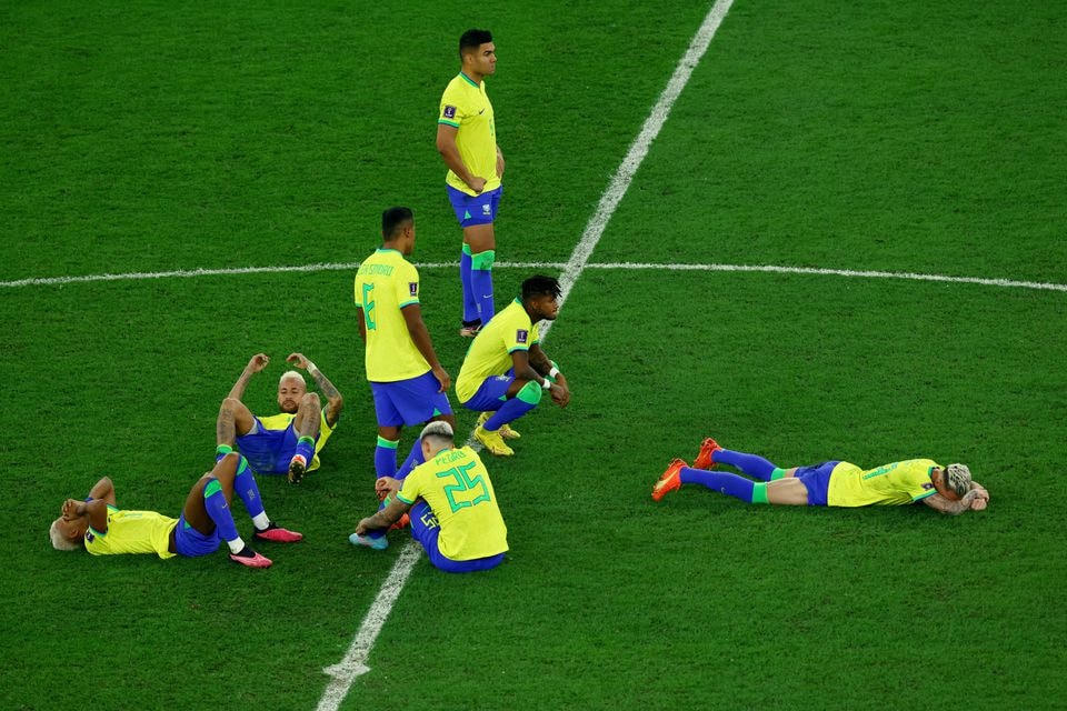 Nỗi buồn của các cầu thủ Brazil. Ảnh: Reuters.