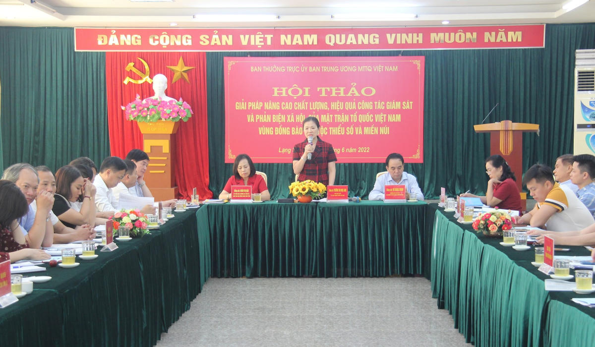 Phó Chủ tịch Trương Thị Ngọc Ánh phát biểu chủ trì Hội thảo. Ảnh: Hoàng Huấn.