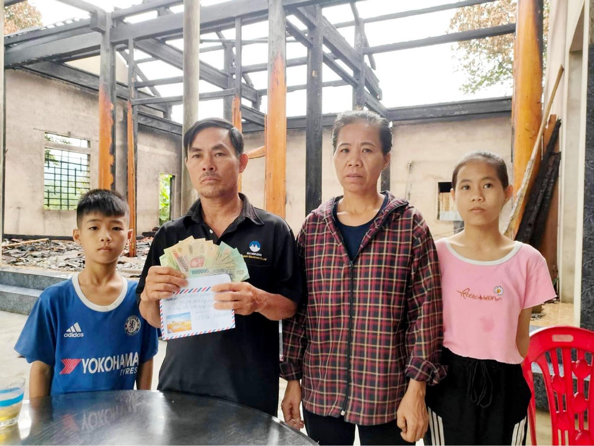 Gia đình ông Hoàng Văn Toàn xúc động cảm ơn tấm lòng các nhà hảo tâm, cảm ơn bạn đọc của Báo Đại Đoàn Kết đã chia sẻ.
