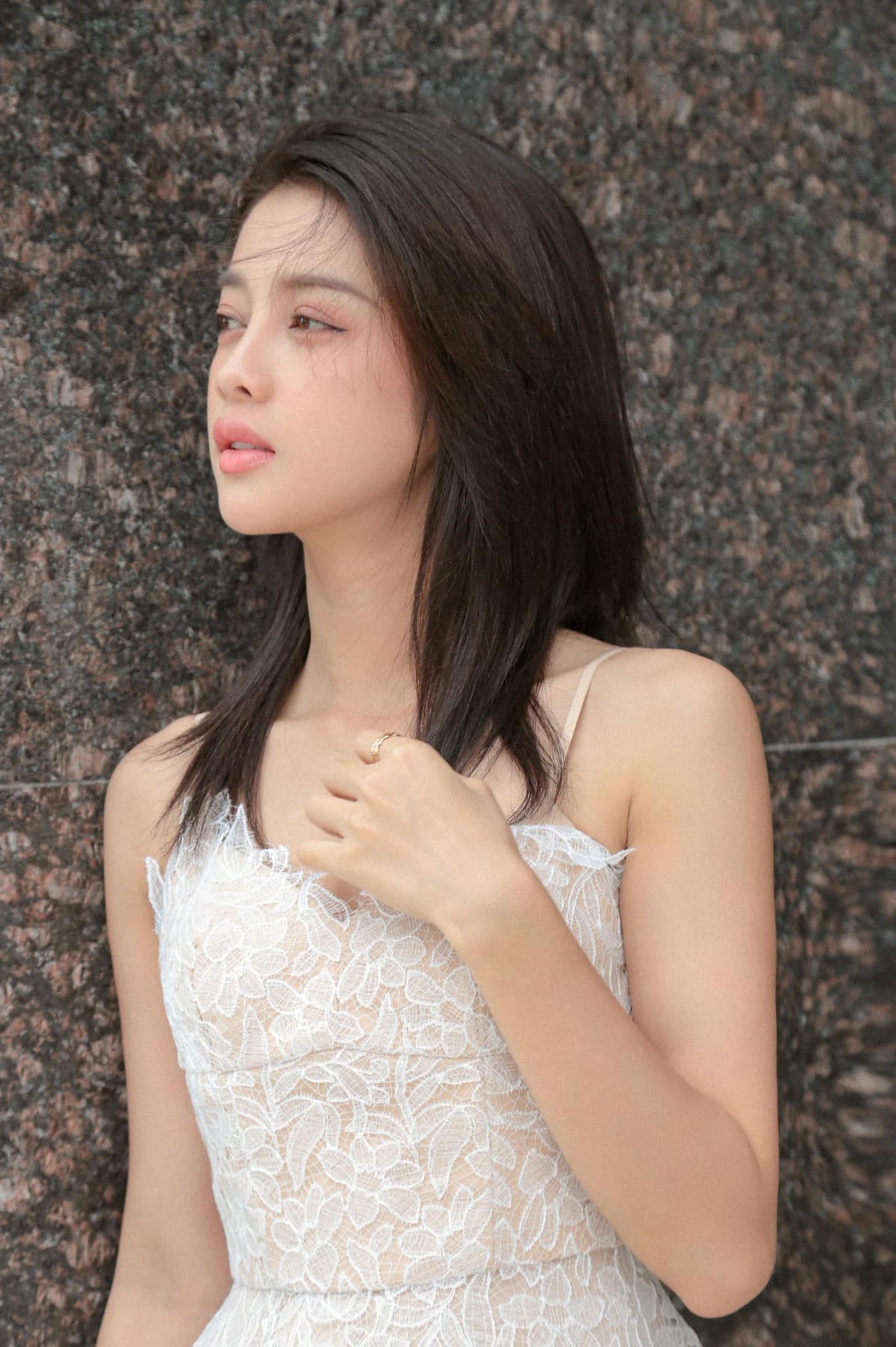 Cô cũng đạt thành tích cao trong các cuộc thi nhan sắc. Ảnh: FBNV. 