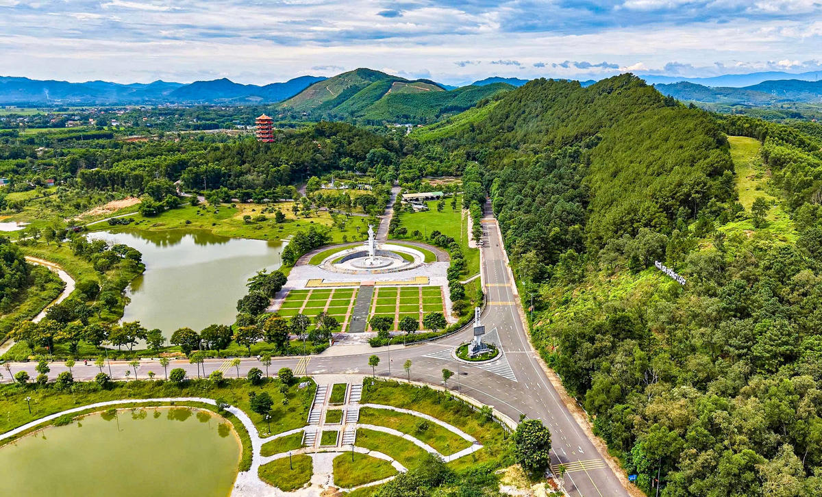 Toàn cảnh Khu di tích lịch sử Ngã ba Đồng Lộc, nơi giao thoa giữa ký ức bi tráng và khát vọng hòa bình. Ảnh Cẩm Kỳ.