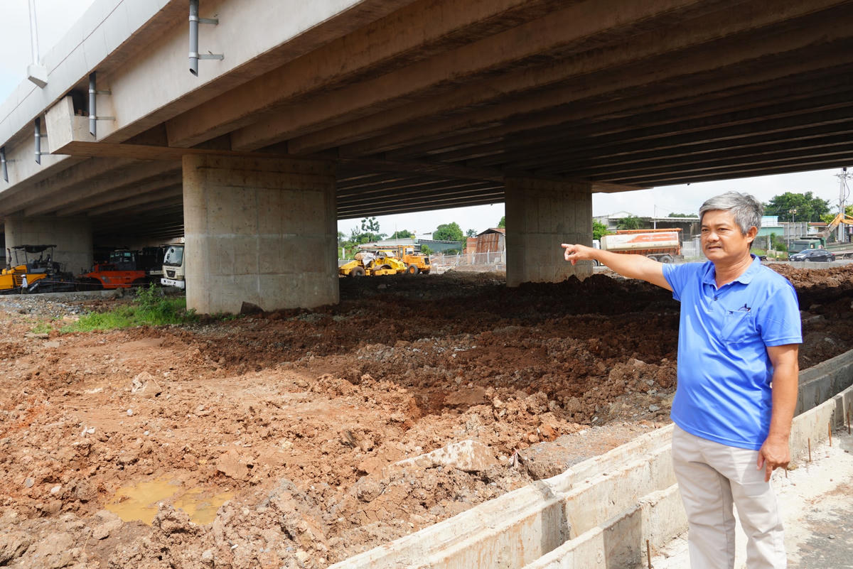 Ông Nguyễn Hữu Khoa đã 36 tháng nay phải đi ở trọ vì chưa có đất tái định cư xây nhà mới.