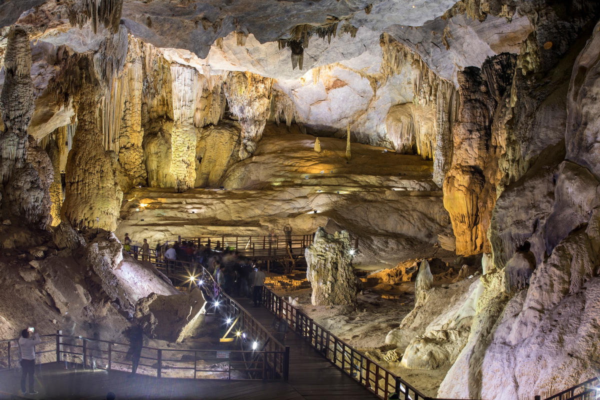 Động Phong Nha - Kẻ Bàng (Quảng Bình).