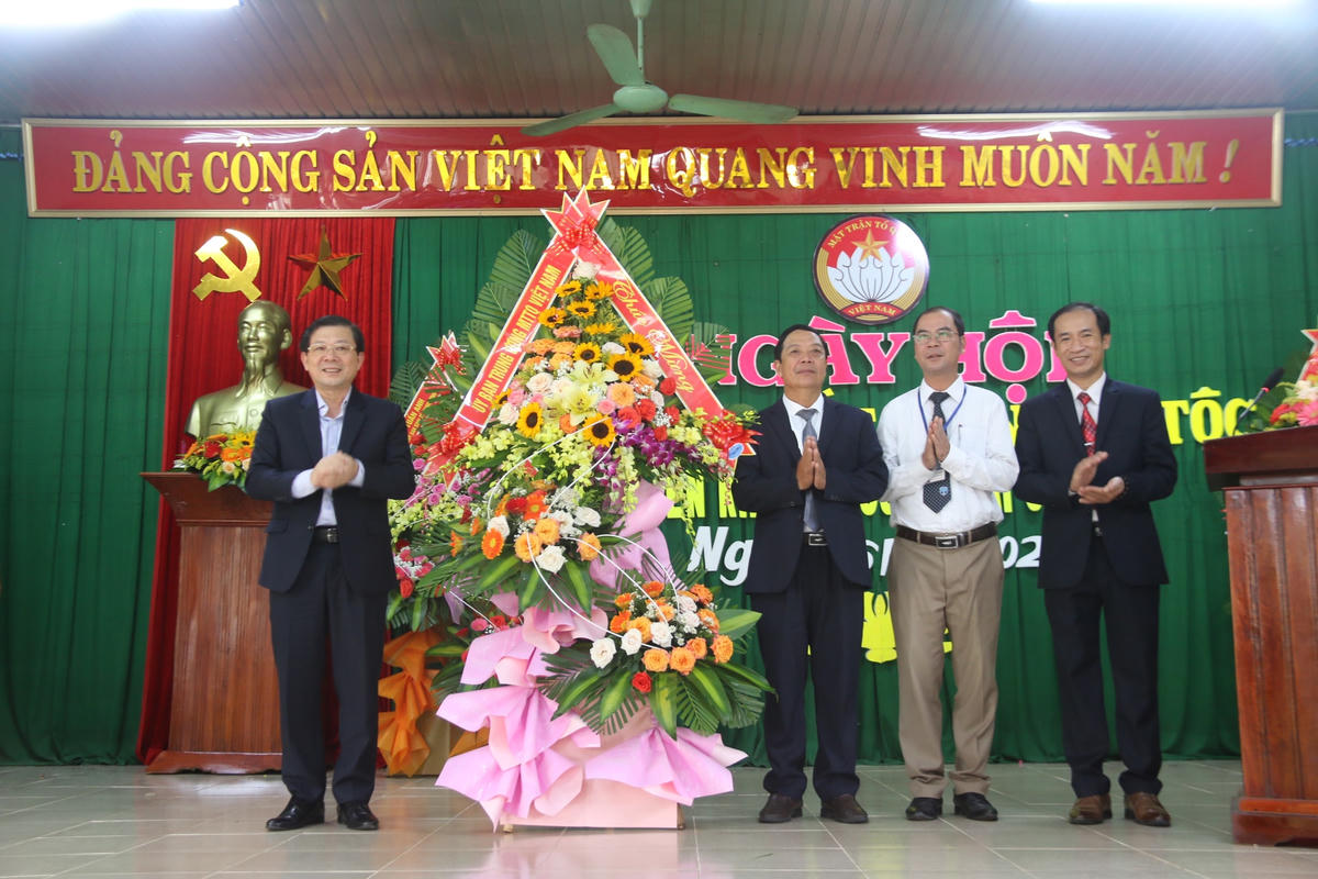 Trưởng ban Kinh tế Trung ương Trần Tuấn Anh dự Ngày hội tại liên KDC xã Hải Chánh