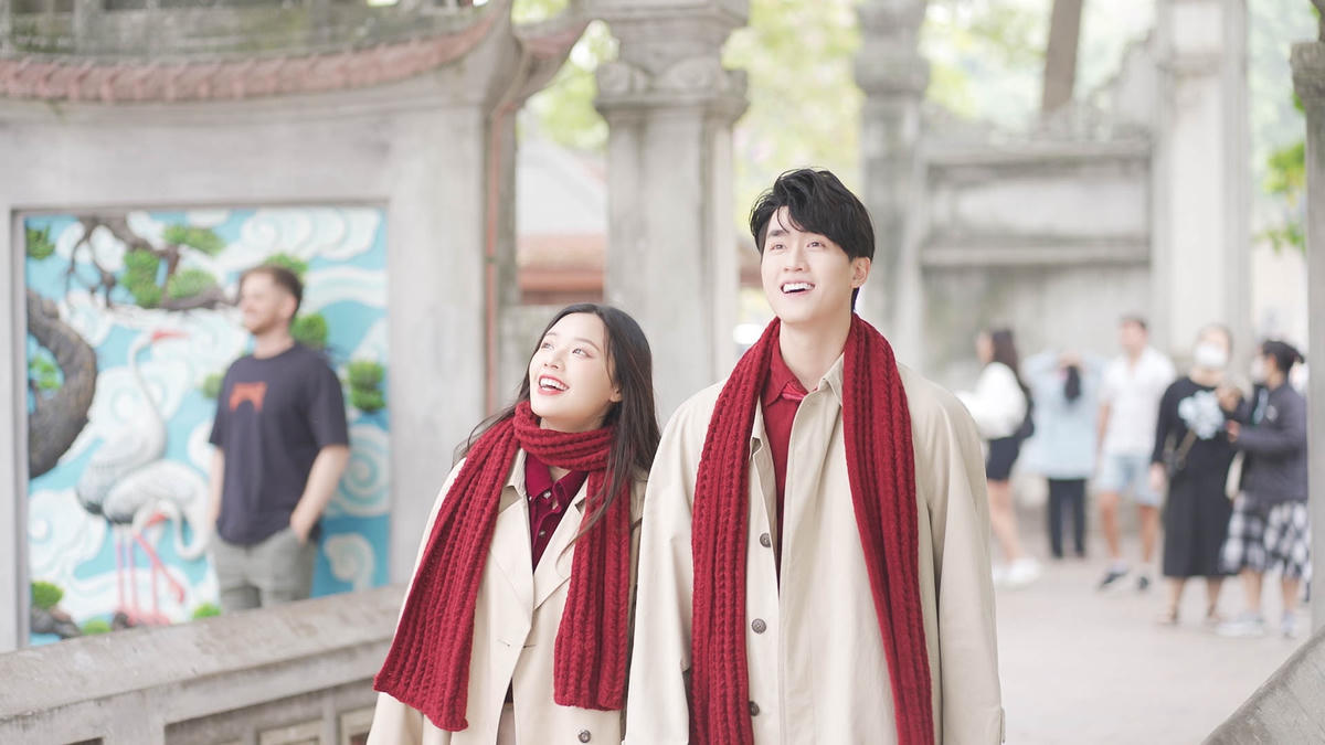 Vũ Thịnh – Fanny nắm tay nhau cảm nhận Tết Bắc, Nam