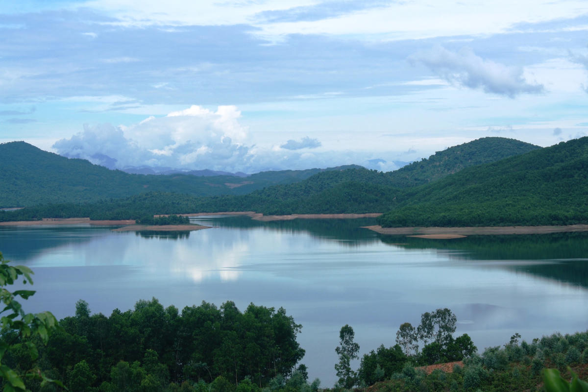 Hồ Phú Ninh nơi có ý kiến cho rằng là khu vực tốt để xây dựng Đền thờ các Vua Hùng và các chí sĩ yêu nước.