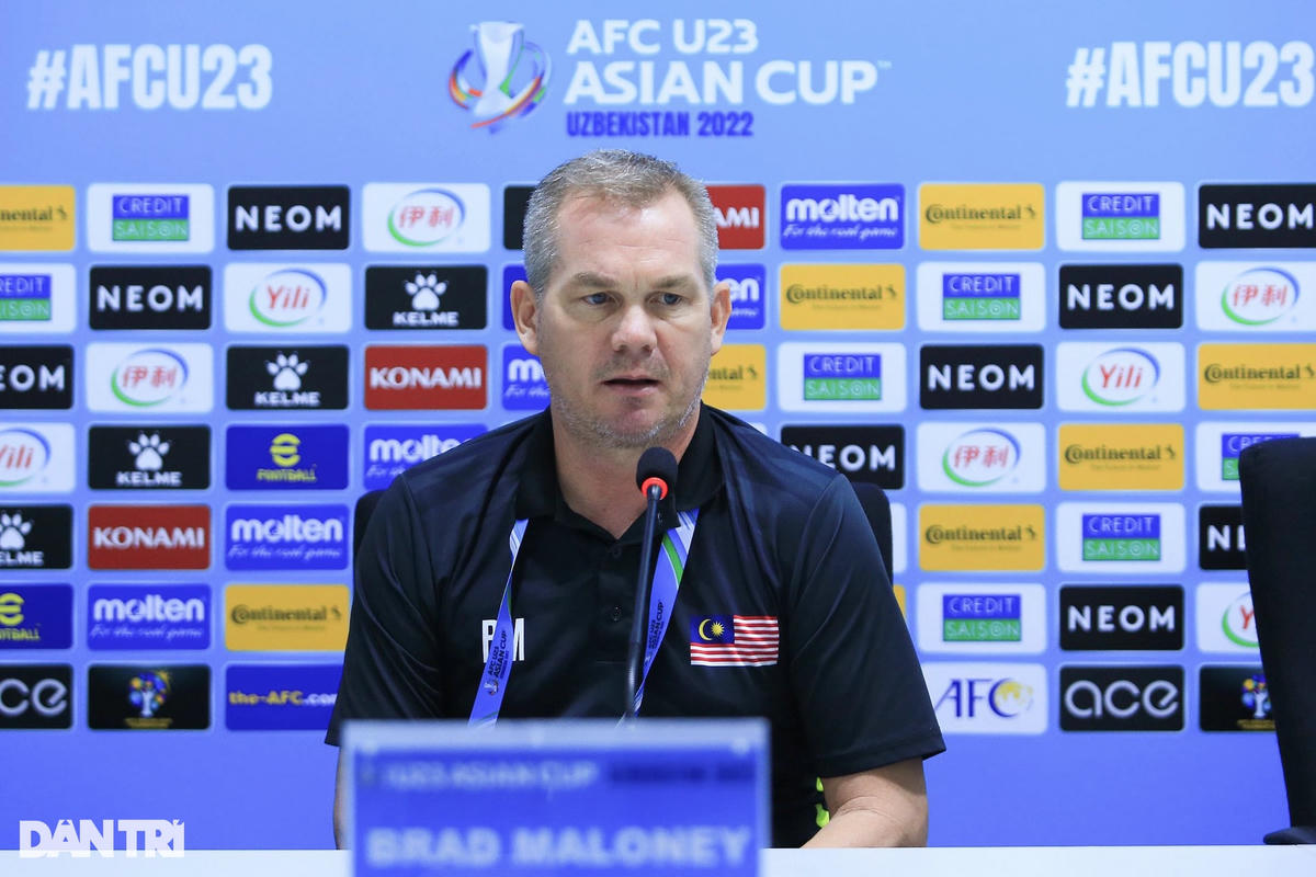 HLV Brad Maloney thất vọng khi U23 Malaysia thua 0-2 U23 Việt Nam (Ảnh: Duy Hiếu).