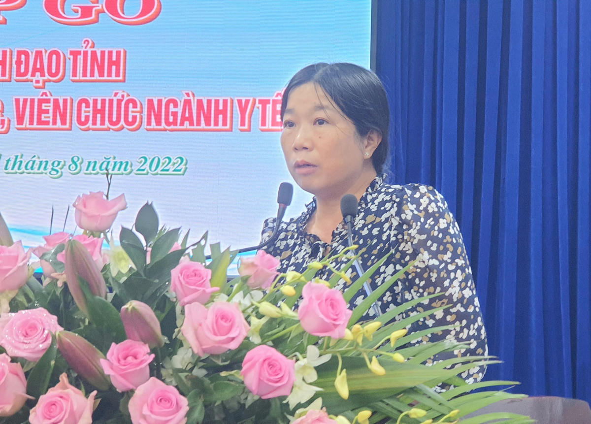 Lãnh đạo Trung tâm y tế TP Bạc Liêu phát biểu ý kiến tại buổi gặp mặt.