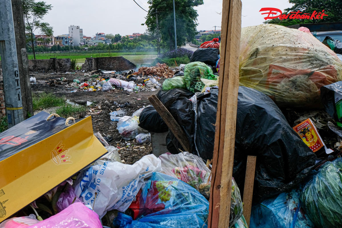 Hà Nội: Cận cảnh nhà máy đốt rác 'kỳ vọng giảm tải cho bãi rác Nam Sơn' vẫn bỏ hoang