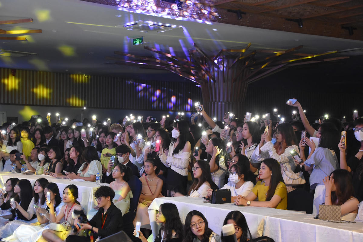 Theo đó, chuỗi sự kiện Red Carpet - Thảm đỏ Chuyên Sư Phạm bao gồm 4 hoạt động chính: Training day, premiere day - ngày công chiếu, đêm gala trao giải kết hợp với Prom Night và ngày từ thiện.