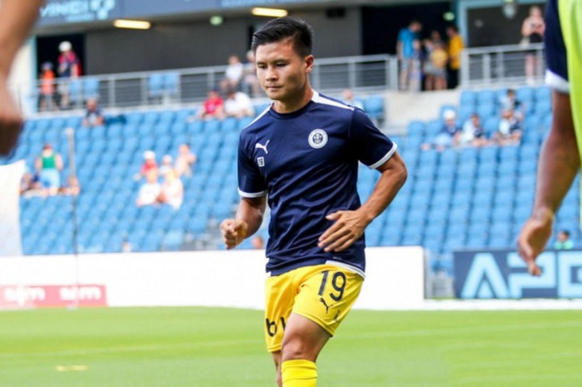 Đây là trận thứ 2 liên tiếp, Quang Hải không được thi đấu tại Ligue 2. Ảnh: Pau FC.