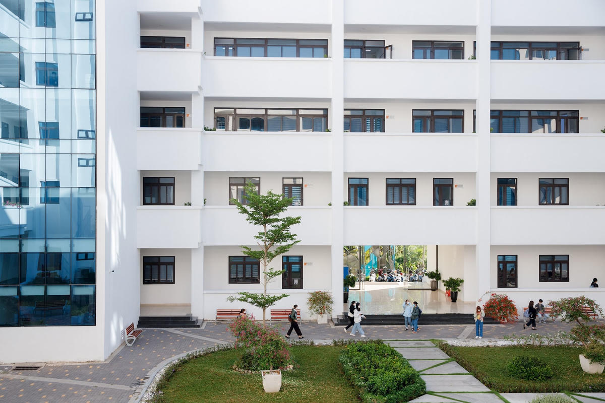 UEH chính thức vào Top 136 Đại học tốt nhất khu vực châu Á theo BXH THE 2025