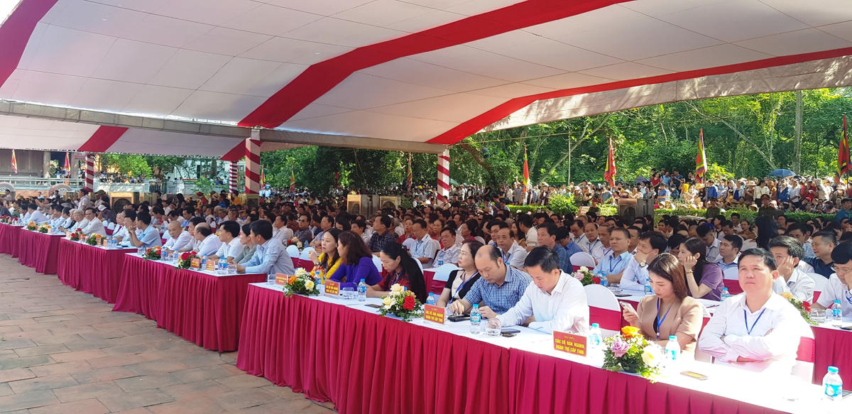Đông đảo đại biểu là lãnh đạo Trung ương và địa phương đã về tham dự.
