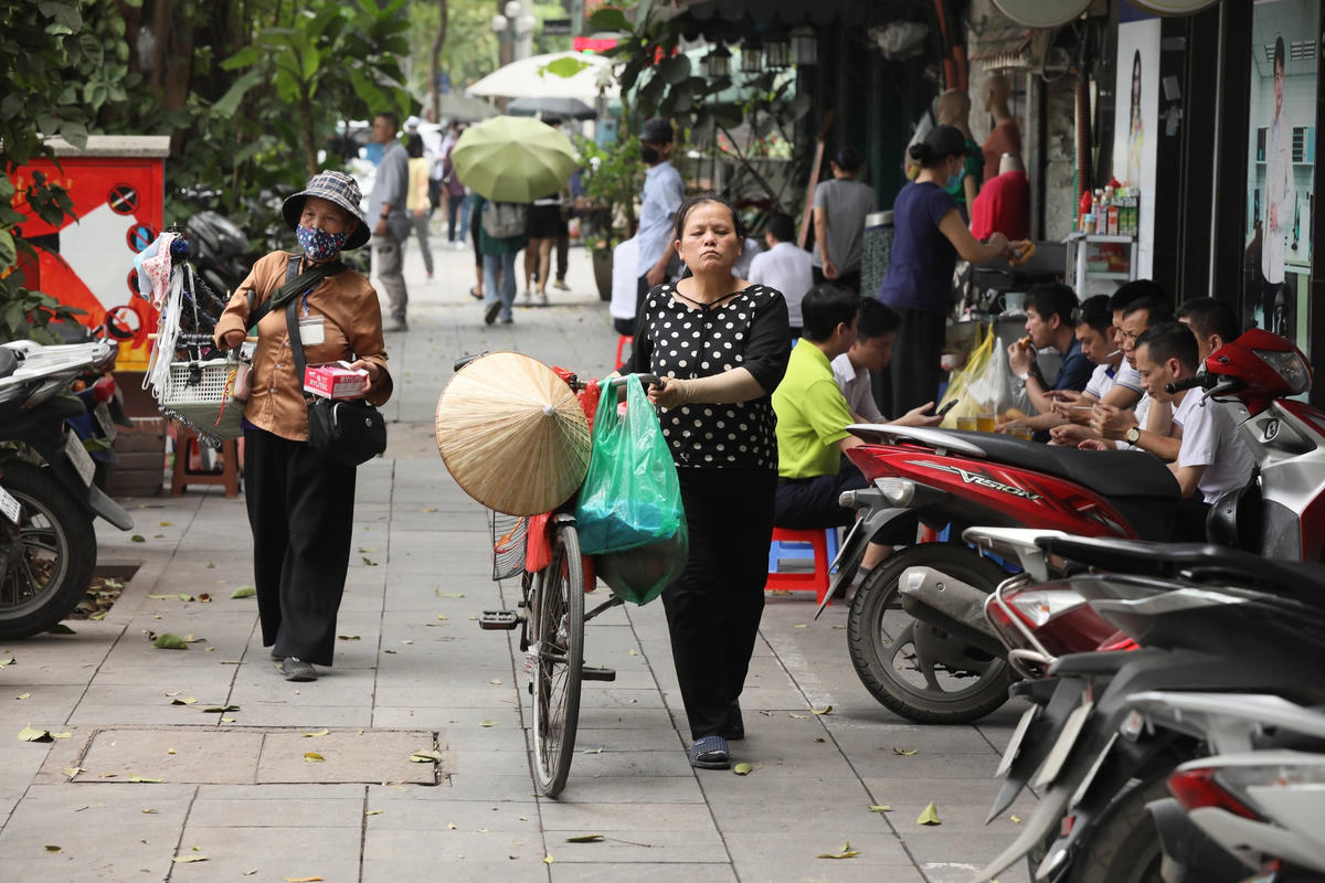Cần hài hòa giữa việc đảm bảo trật tự đô thị, phát triển kinh tế - xã hội và an sinh xã hội. Ảnh: Quang Vinh.