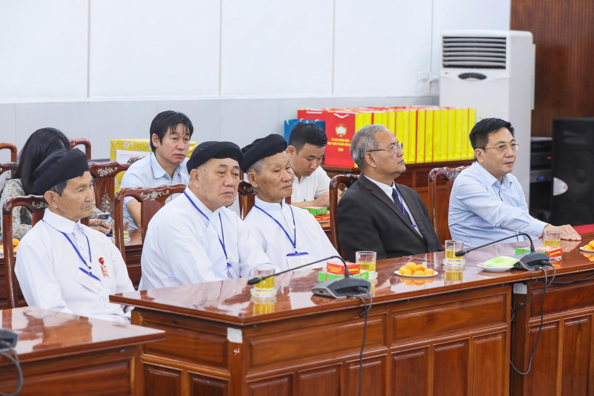 Các đại biểu dự buổi gặp mặt.