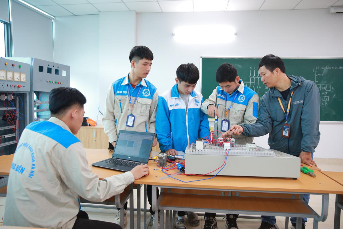 Thực hành 70% thời lượng thời chương trình, sinh viên sớm thạo nghề.